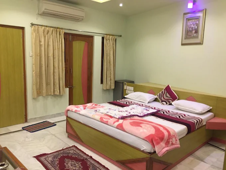1 x Deluxe A.C room